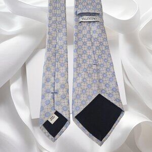 Valentino Vintage 100% Silk Tie - Made in Italy - Light Blue Floral Circles